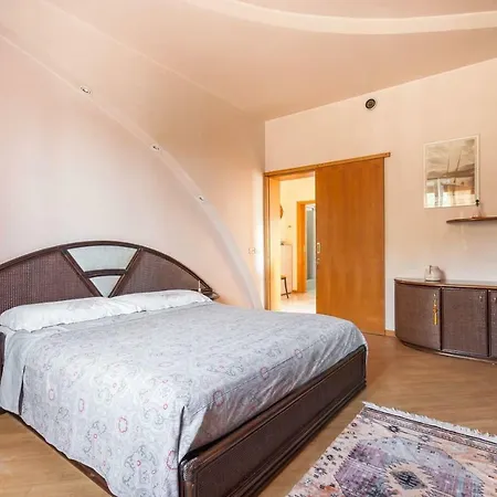 Orange Flat * Treviso